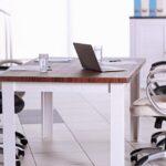 Contemporary vs Modern Office Furniture in Dubai