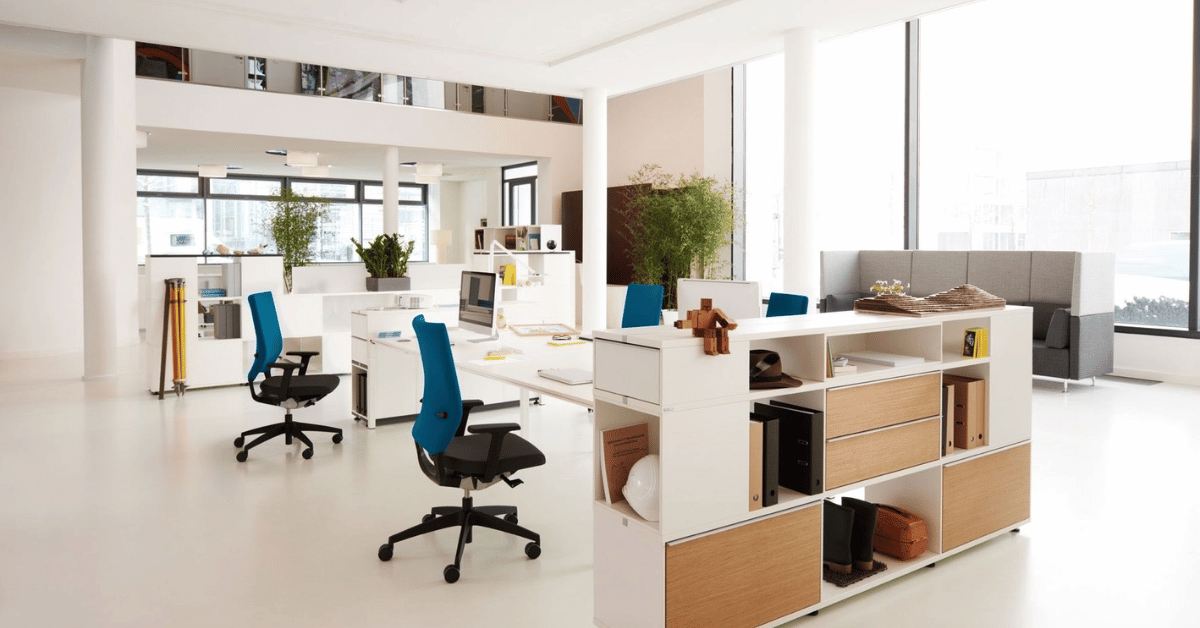 Comparing Local vs Imported Modern Office Furniture in Dubai