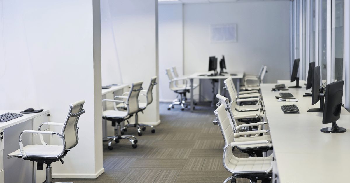 How to Choose the Right Office Workstation Desk in Dubai for Every Team Size